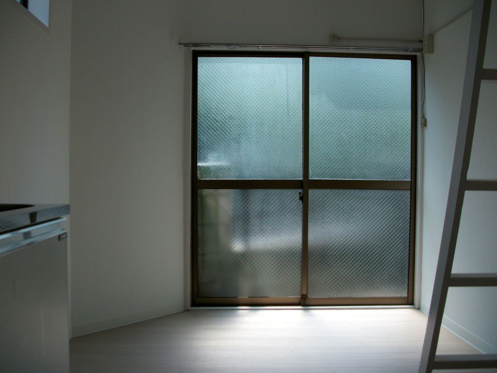 工事後／玄関側から洋室・テラス窓を写す