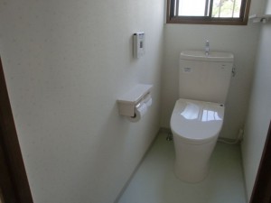 横浜市W様邸階段カーペット張替・トイレリフォーム工事　トイレ交換しました